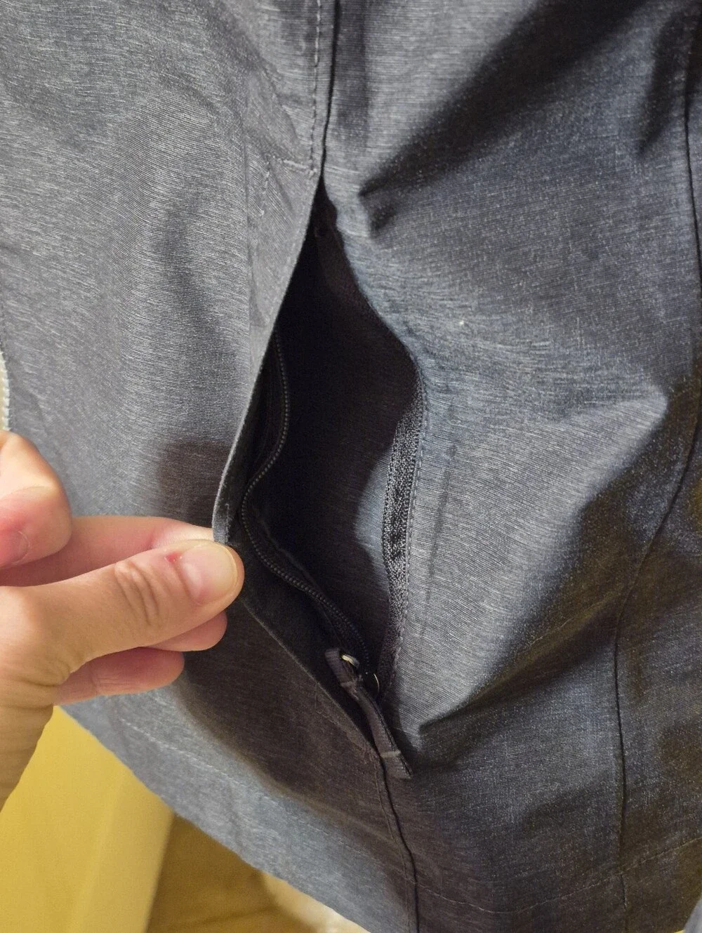 The North Face Dark Gray Hooded Rainproof Dryvent Jacket with Logo Pull